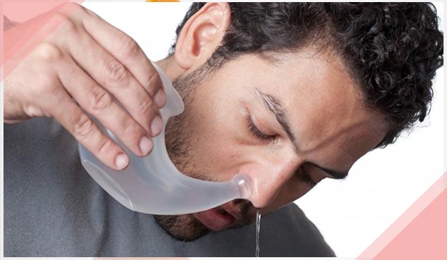 Trị nghẹt mũi bằng nước muối sinh lý