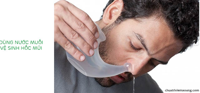 Dùng nước muối vệ sinh mũi trị viêm xoang 